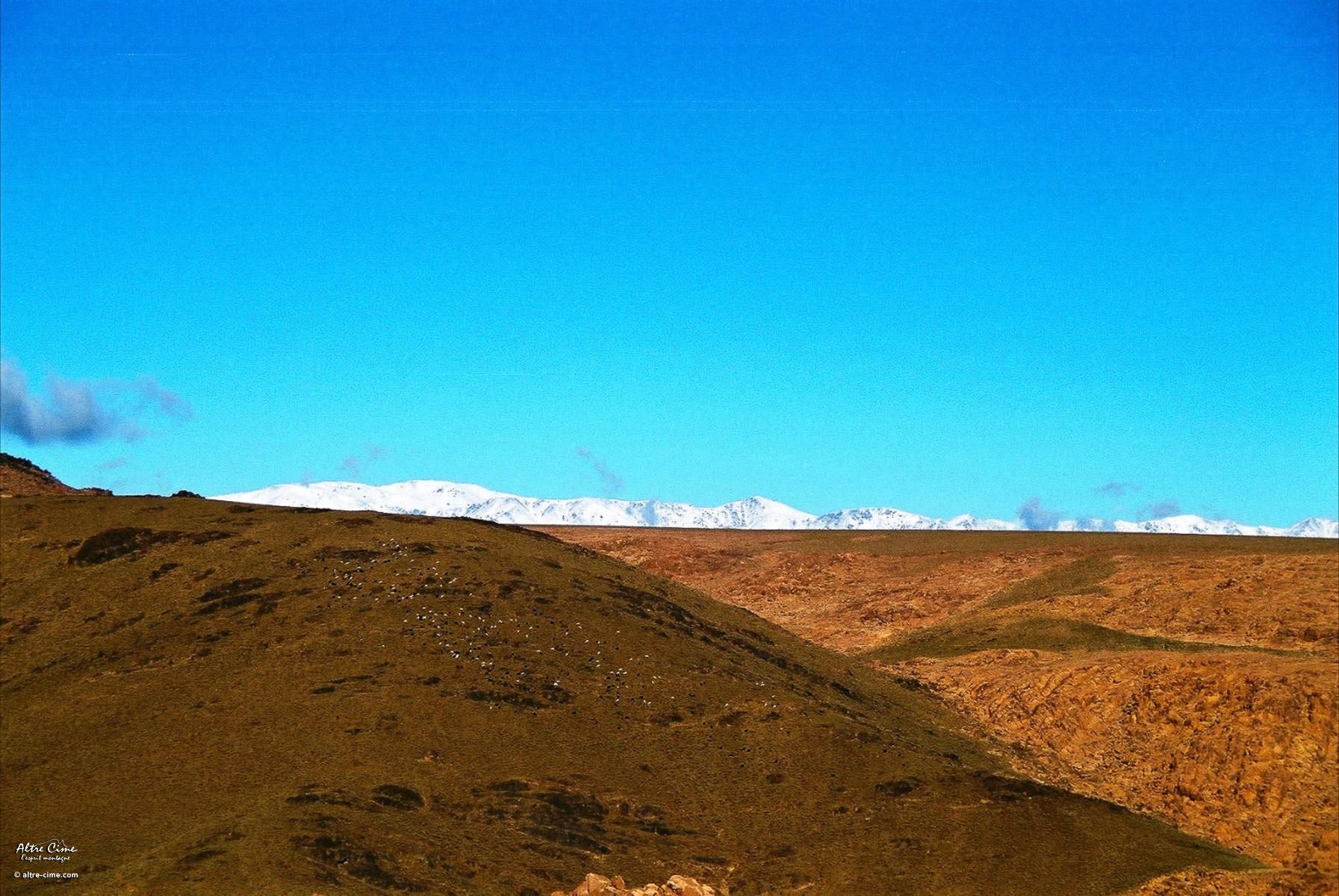 Jebel Sirwa sur fond des montagnes du Toubkal