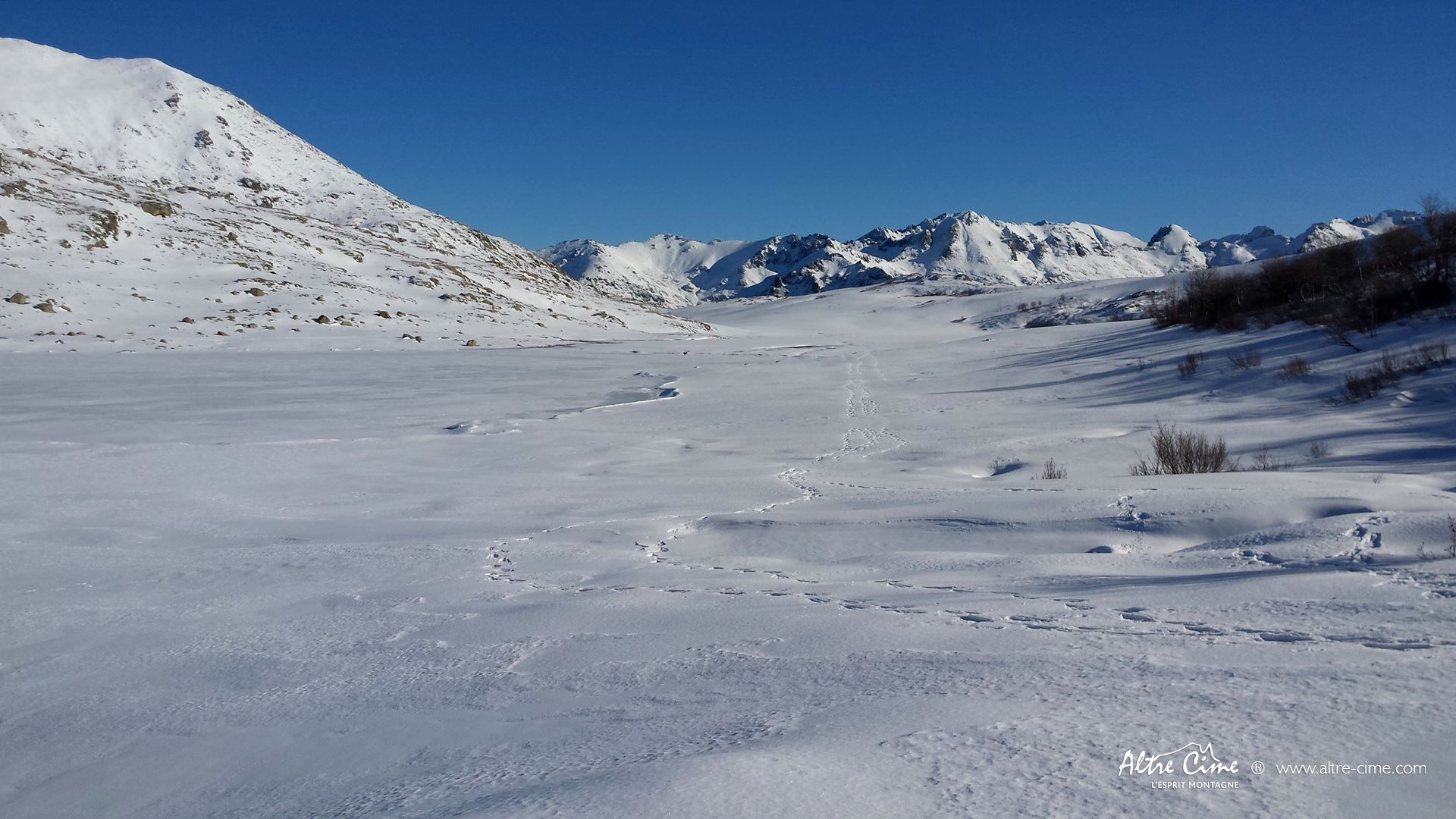 [GR20 Nord Hiver] Lac de Ninu sous la neige