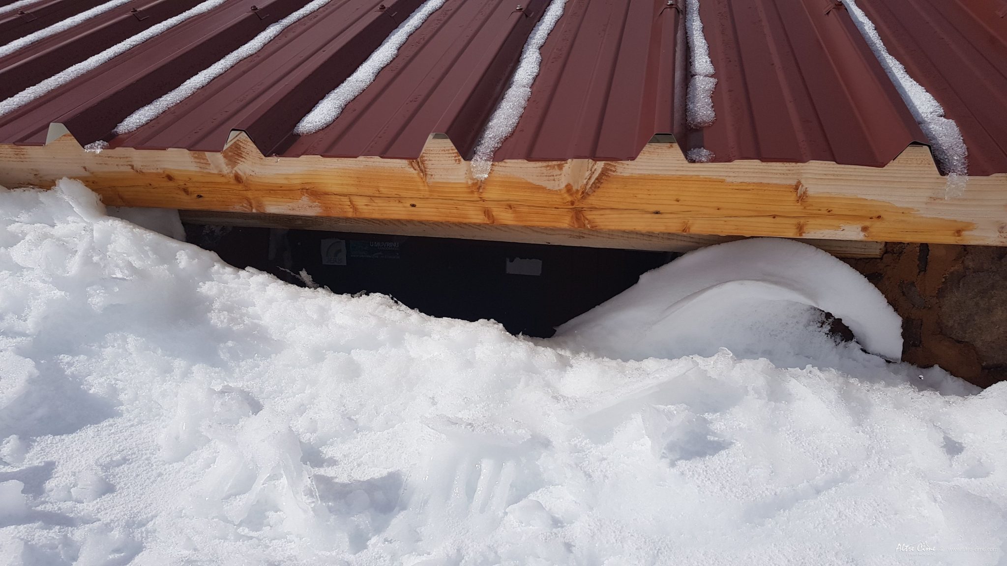 [GR20 Nord] De la neige jusqu'au toit au refuge de Ciottulu !