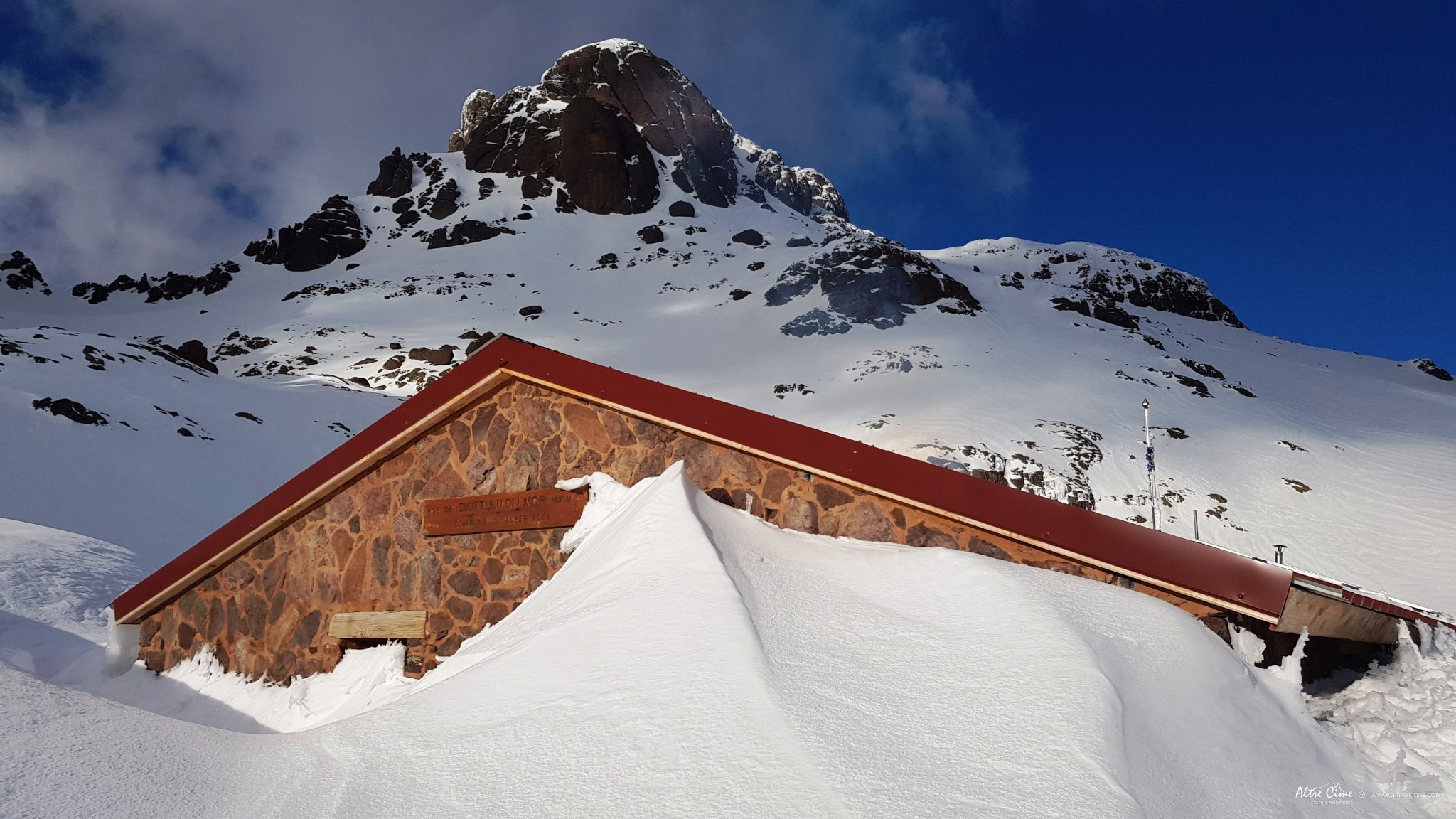 [GR20 Nord] De la neige jusqu'au toit au refuge de Ciottulu !